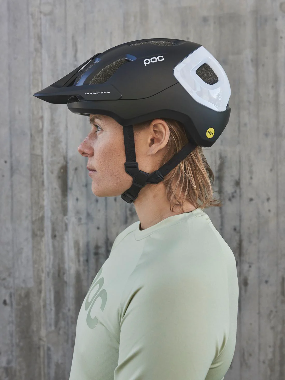 Kask rowerowy POC AXION RACE MIPS - Ur. Black Matt/Hydr. White - Image 2