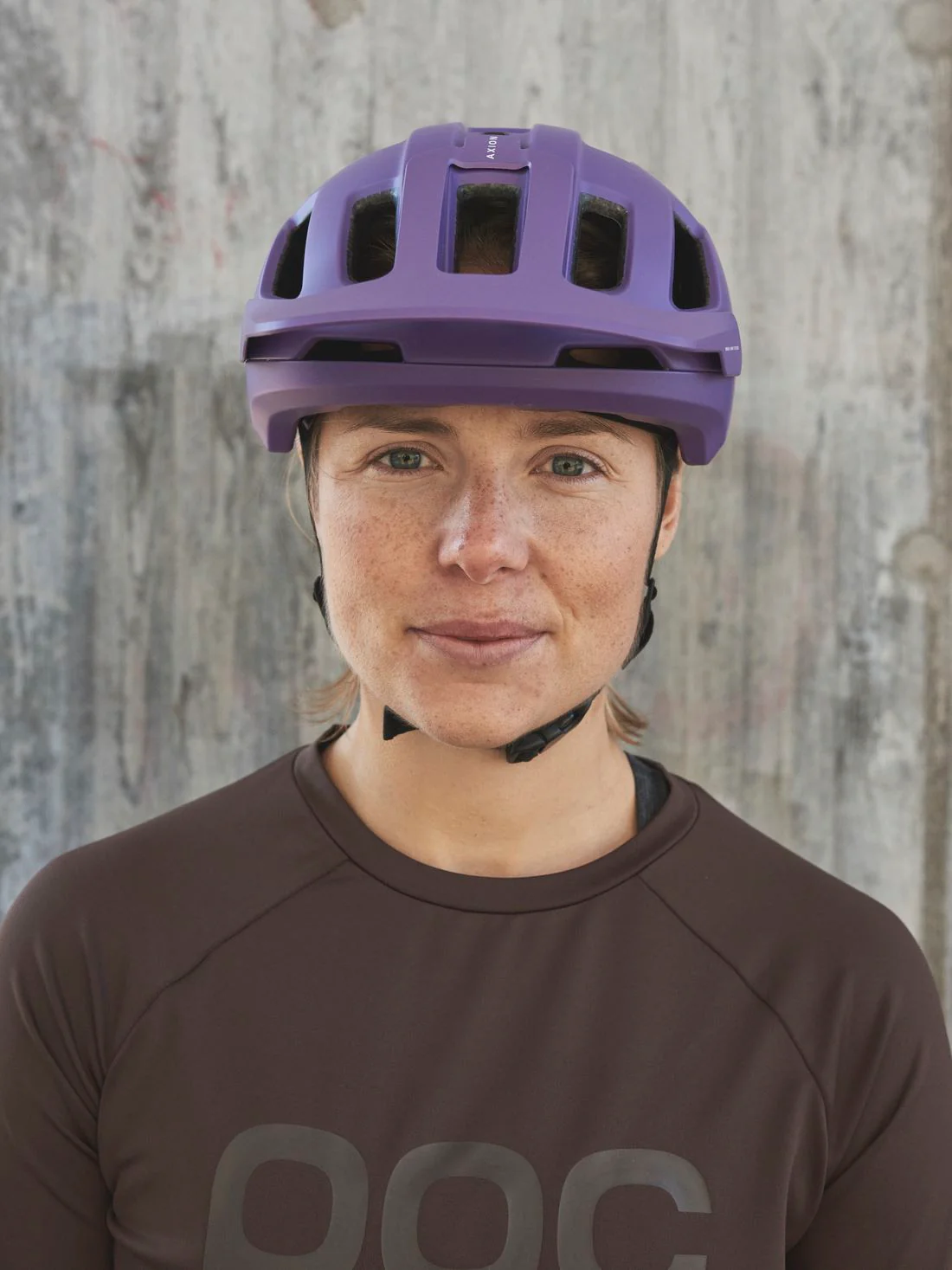 Kask rowerowy POC AXION RACE MIPS - Sap. Purple/Ur. Black Metallic/Matt - Image 3
