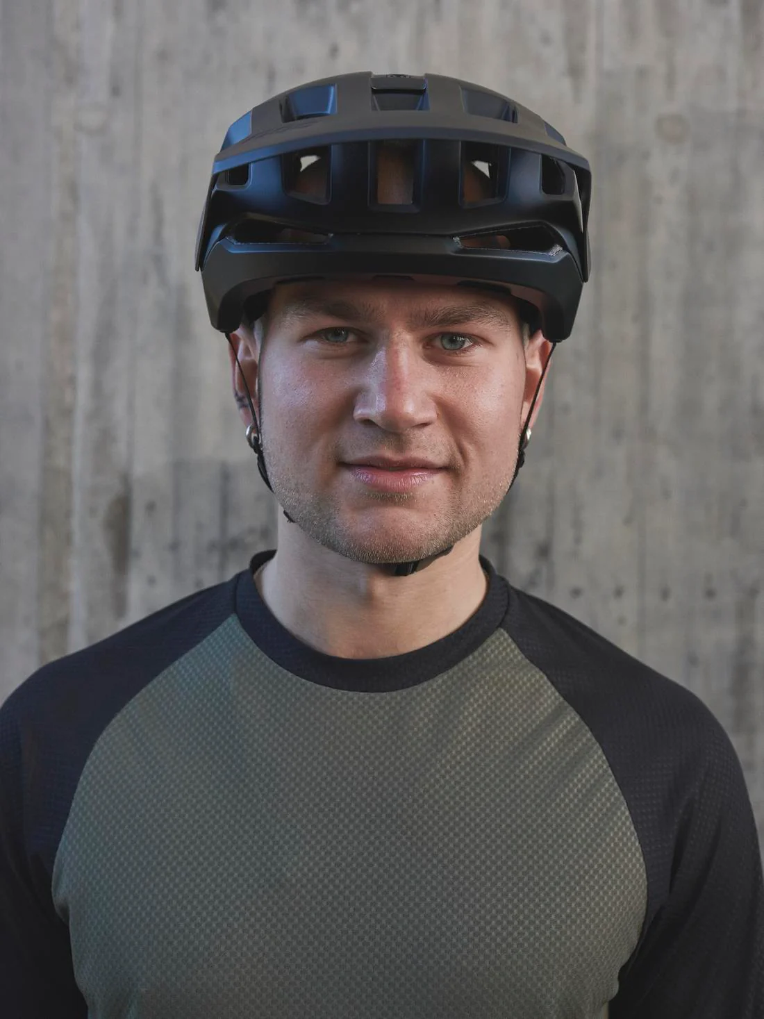 Kask rowerowy POC KORTAL - Ur. Black/Epid. Green Metallic/Matt - Image 3