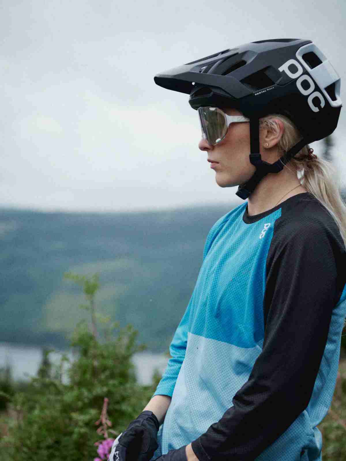 Kask rowerowy POC KORTAL RACE MIPS - uran. black/hydr. white matt - Image 2