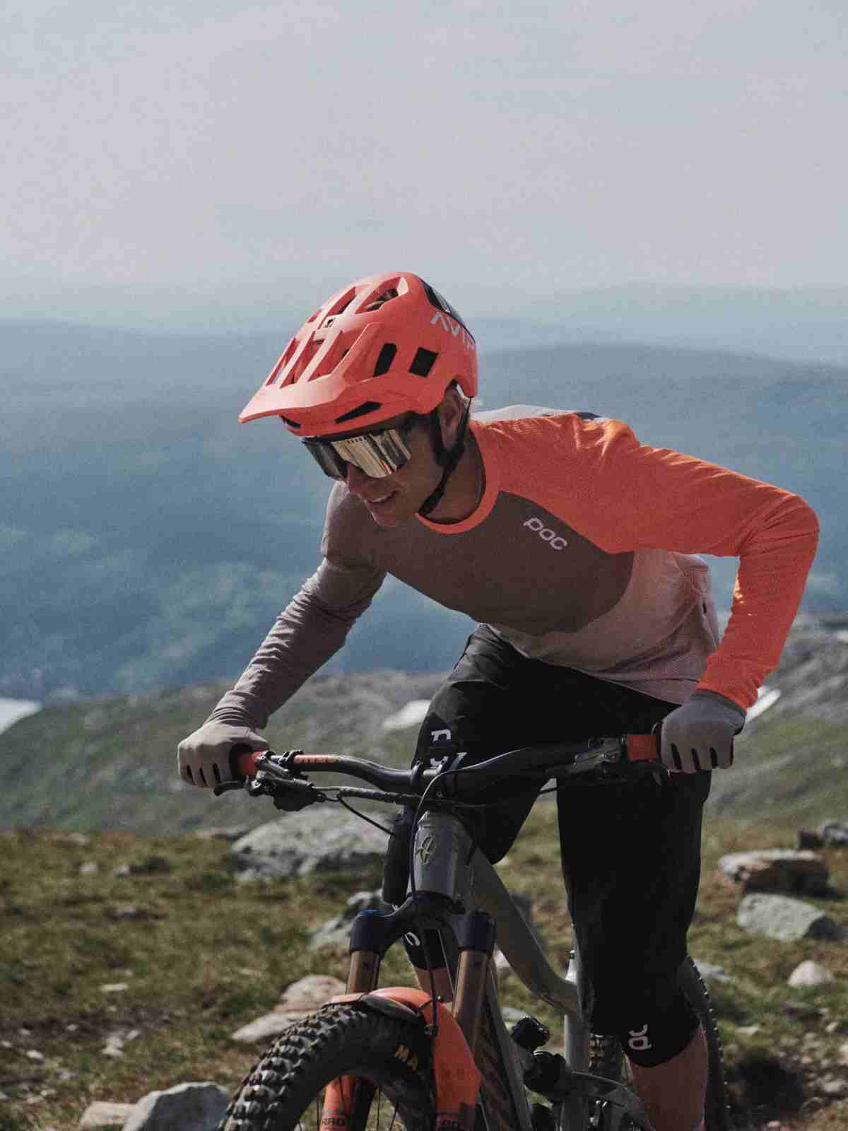 Kask rowerowy POC KORTAL RACE MIPS - Fluo. Orange Avip/Ur. Black Matt - Image 5