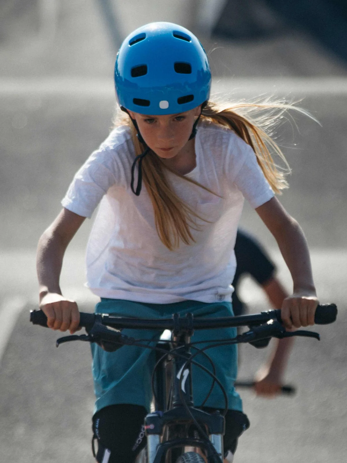 Kask rowerowy POCITO CRANE MIPS - Fluo. Blue - Image 6