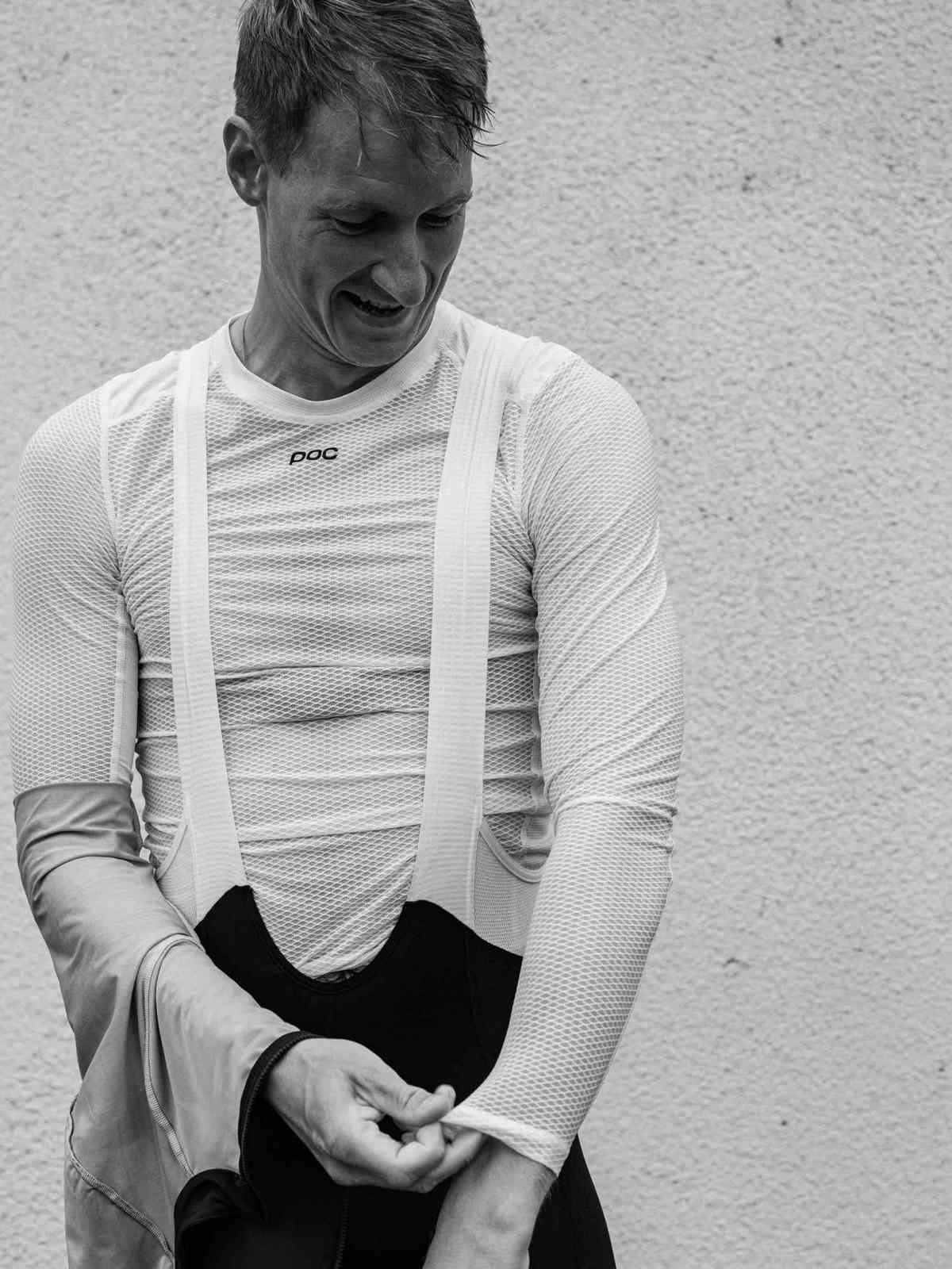 Koszulka rowerowa POC ESSENTIAL LAYER LS - Hydr. White - Image 2