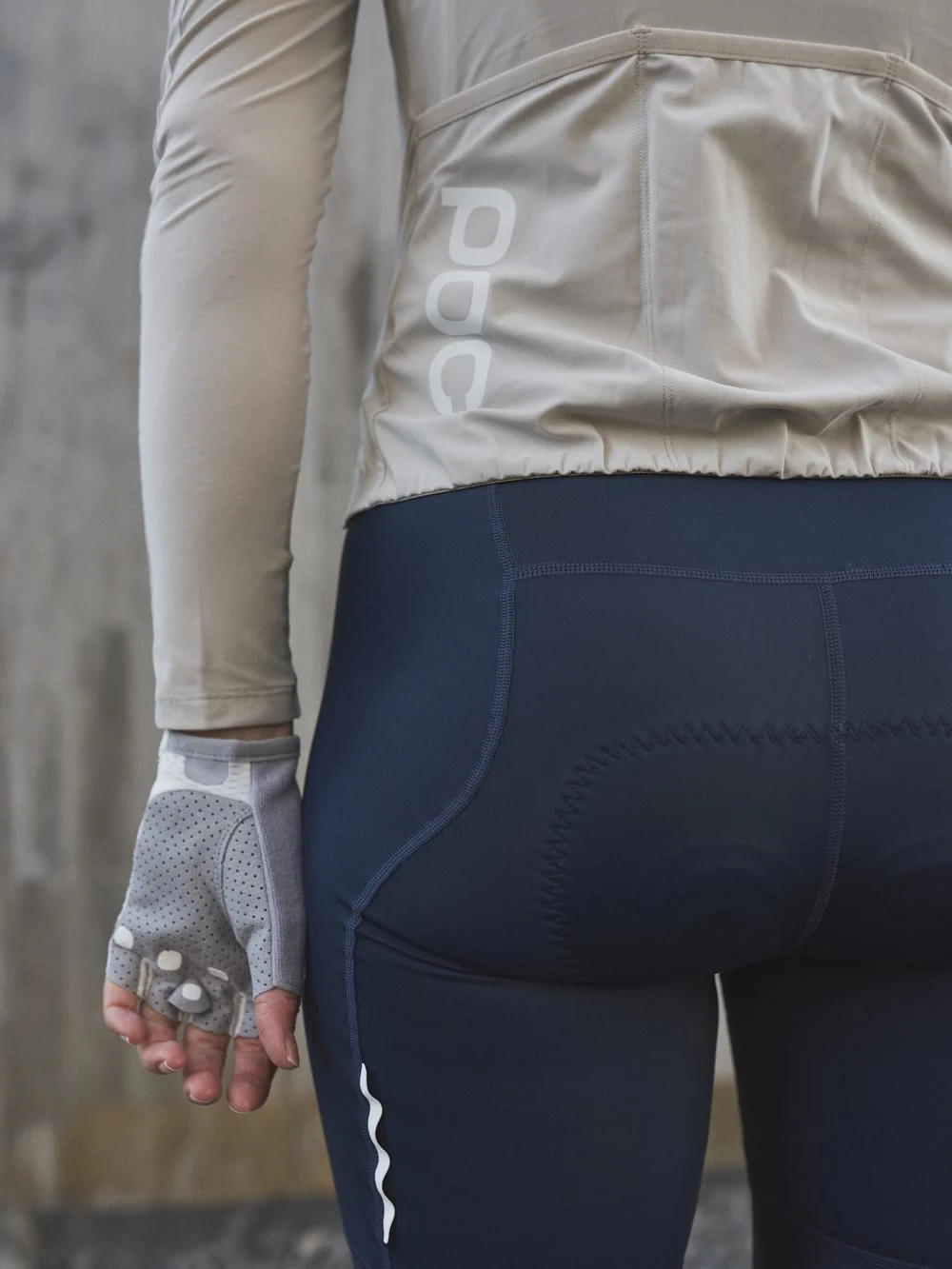 Koszulka rowerowa POC ESSENTIAL ROAD W'S LS - Light Sand. Beige - Image 4