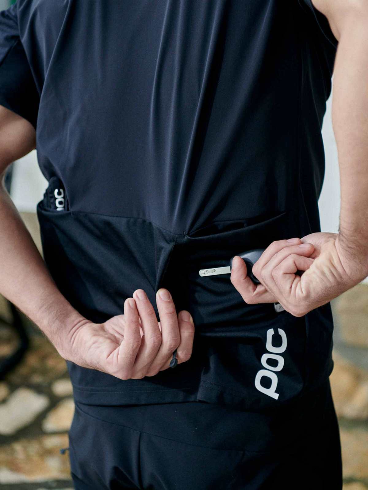 Koszulka rowerowa POC RESISTANCE ULTRA - Ur. Black - Image 3