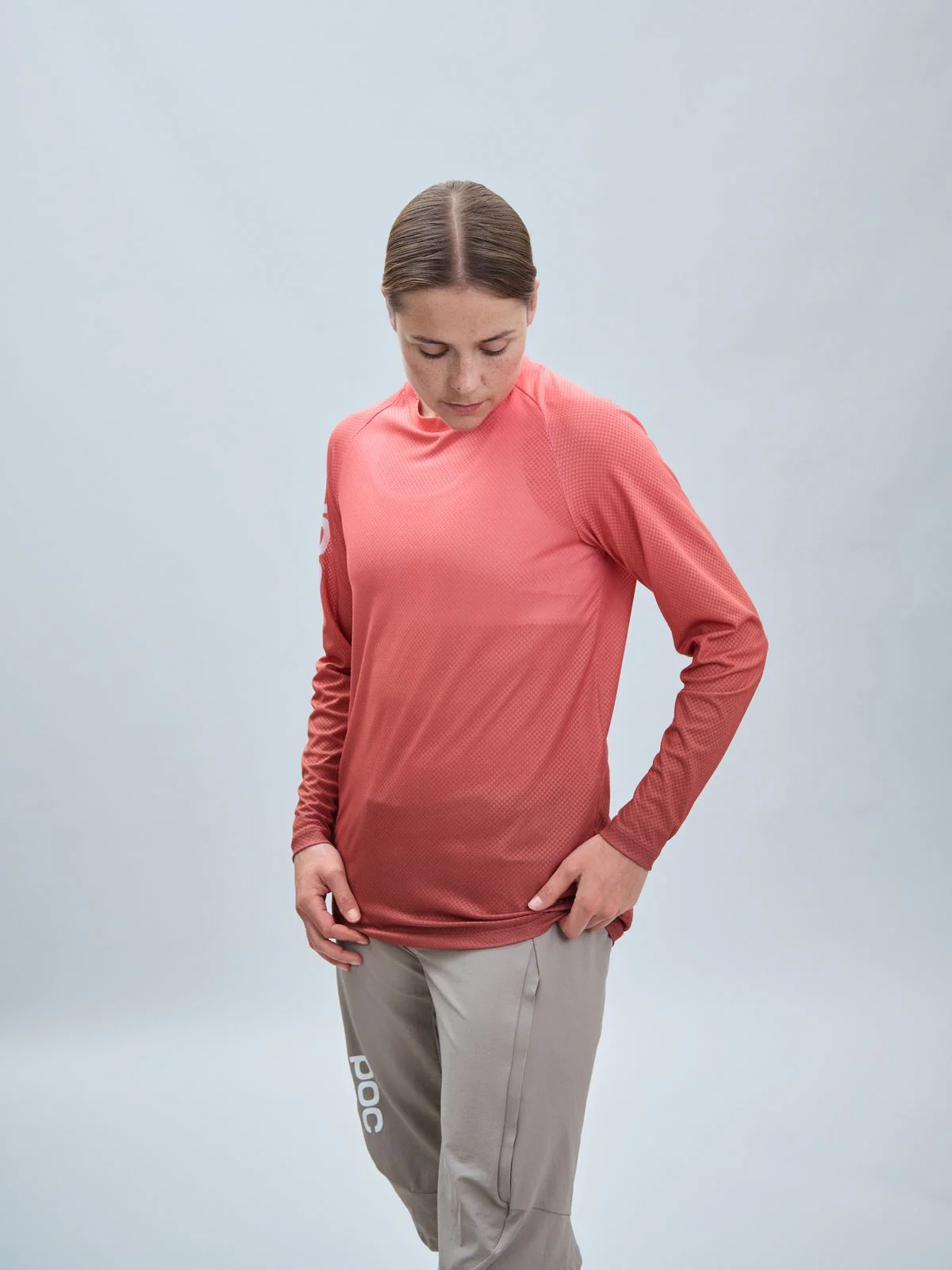 Koszulka rowerowa POC W's Essential MTB Lite LS Jersey - Gradient Ammolite Coral - Image 5