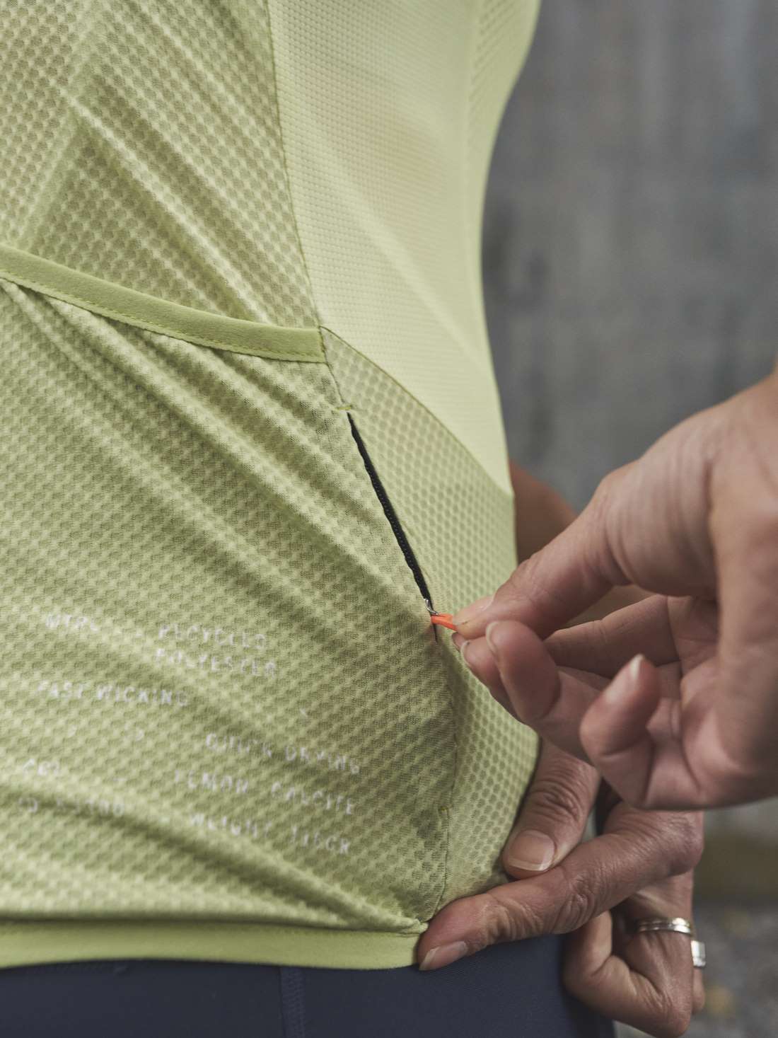 Koszulka rowerowa POC W's ESSENTIAL ROAD LOGO Jersey - Lemon Calcite - Image 4