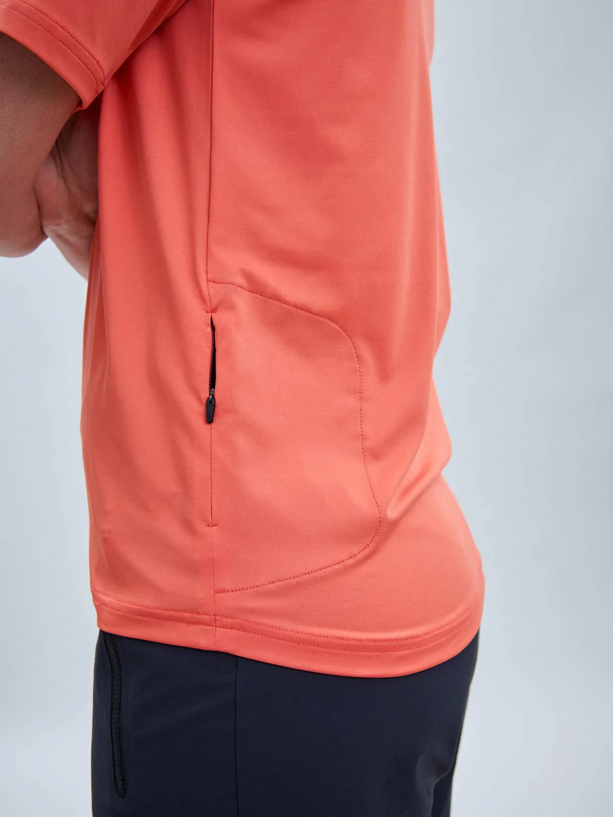 Koszulka rowerowa POC W's Reform Enduro Light Tee - Ammolite Coral - Image 4