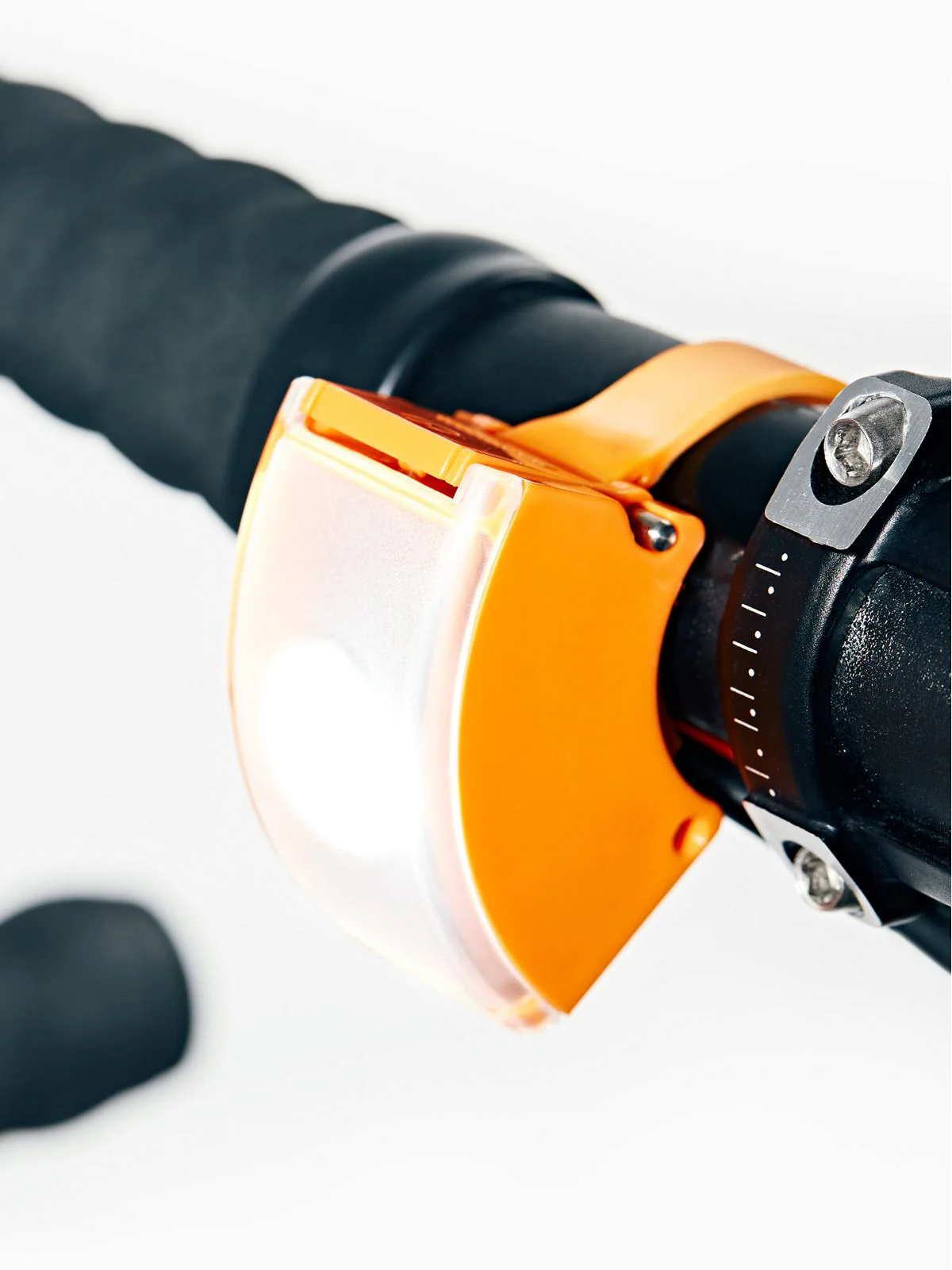 Lampka rowerowa BOOKMAN Curve Front Light 220lm pomarańczowy - Image 3