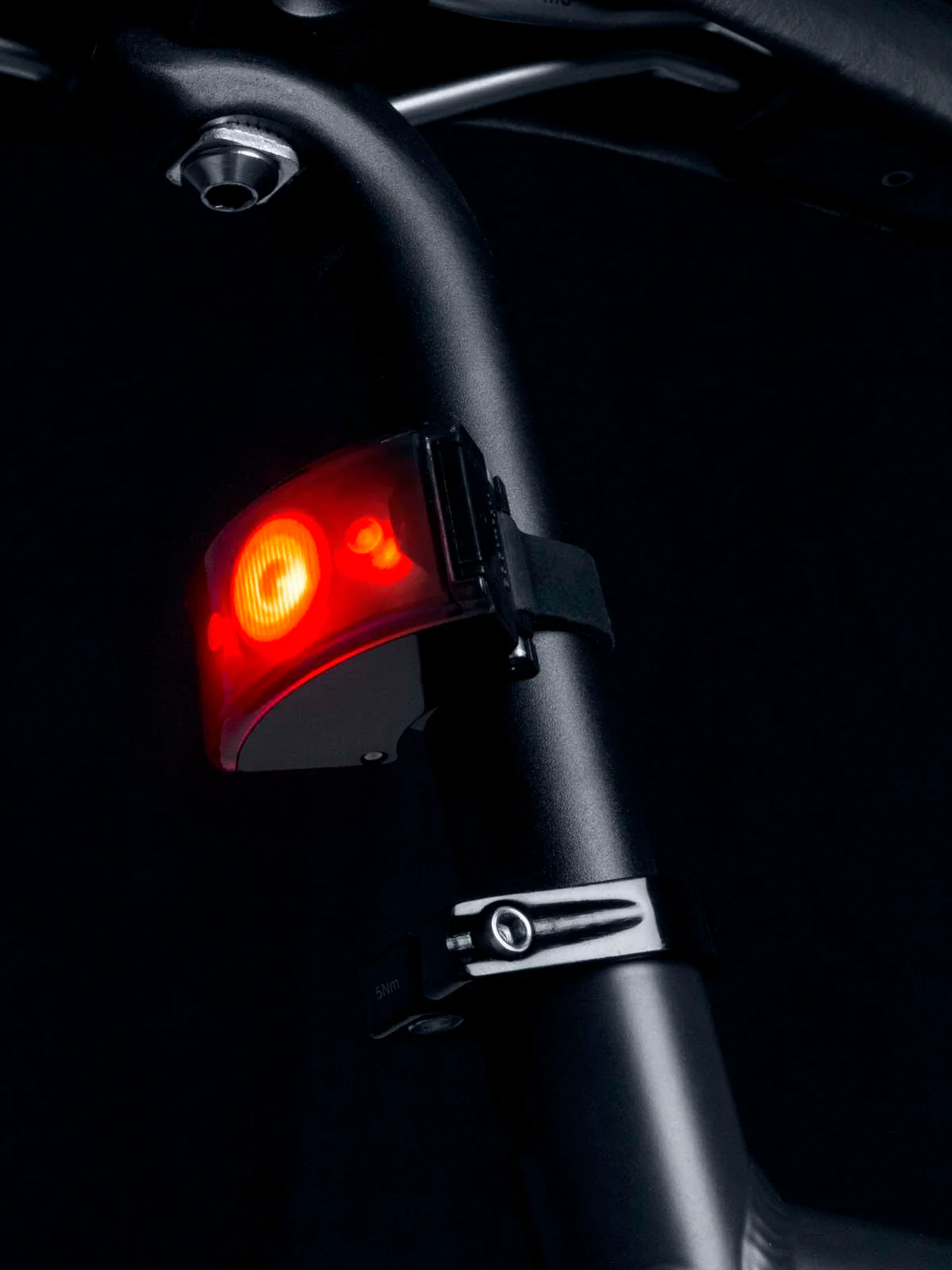 Lampka rowerowa BOOKMAN Curve Rear Light 37lm czarny - Image 2