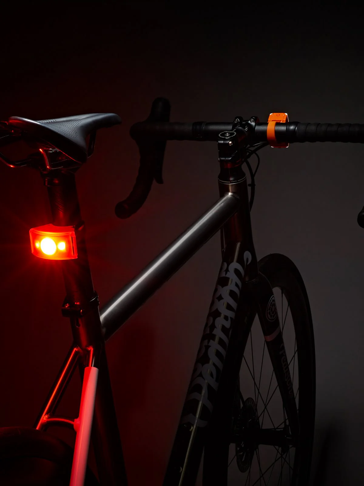Lampka rowerowa BOOKMAN Curve Rear Light 37lm pomarańczowy - Image 2