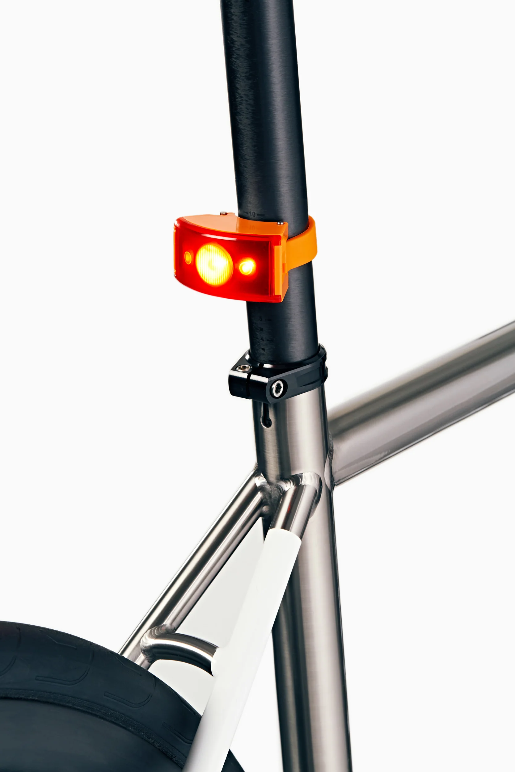Lampka rowerowa BOOKMAN Curve Rear Light 37lm pomarańczowy - Image 5