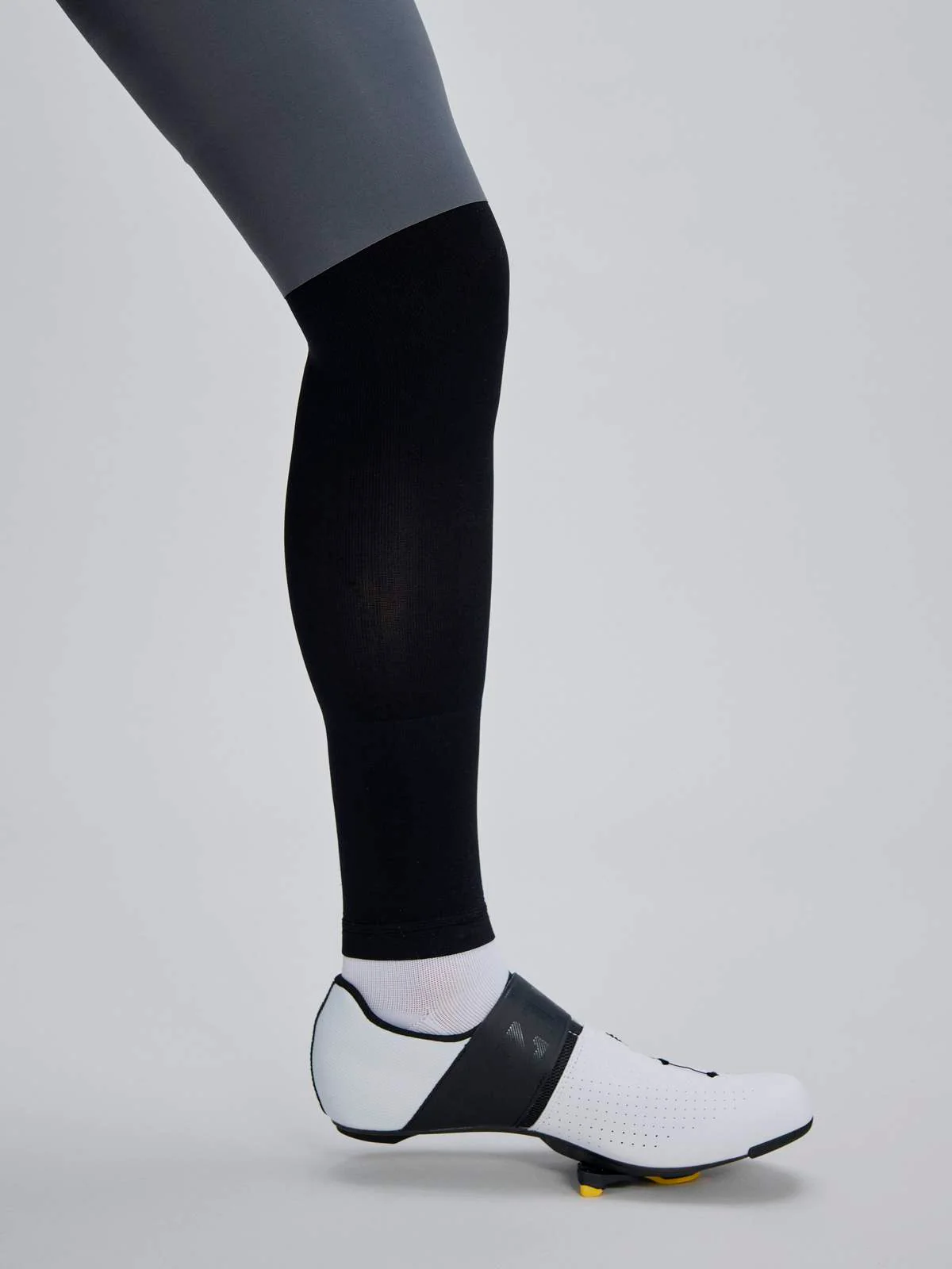 Nogawki rowerowe POC Cadence Leg Warmer - Ur. Black - Image 4