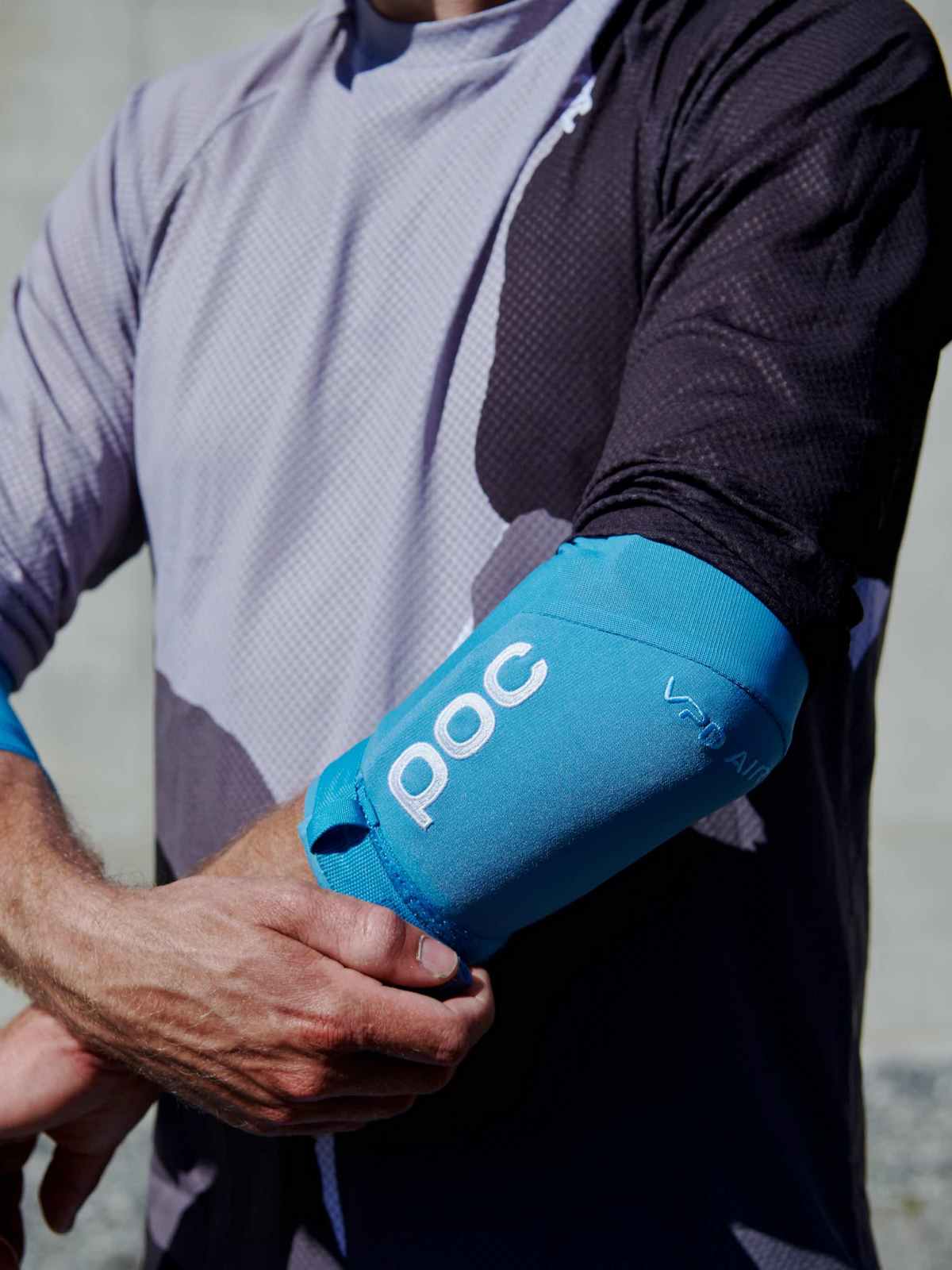 Ochraniacze na łokcie POC JOINT VPD AIR - Basalt Blue - Image 2
