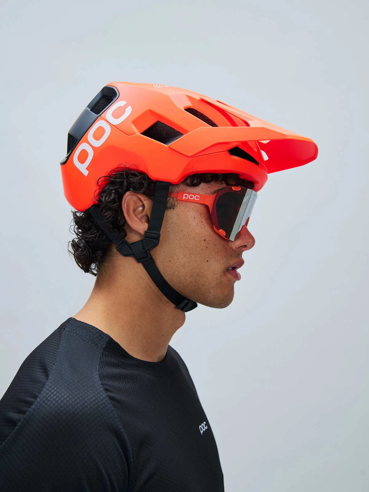 Okulary rowerowe POC Devour - Fluo. Orange Translucent/Clarity Road/Partly Sunny Gold - Image 2
