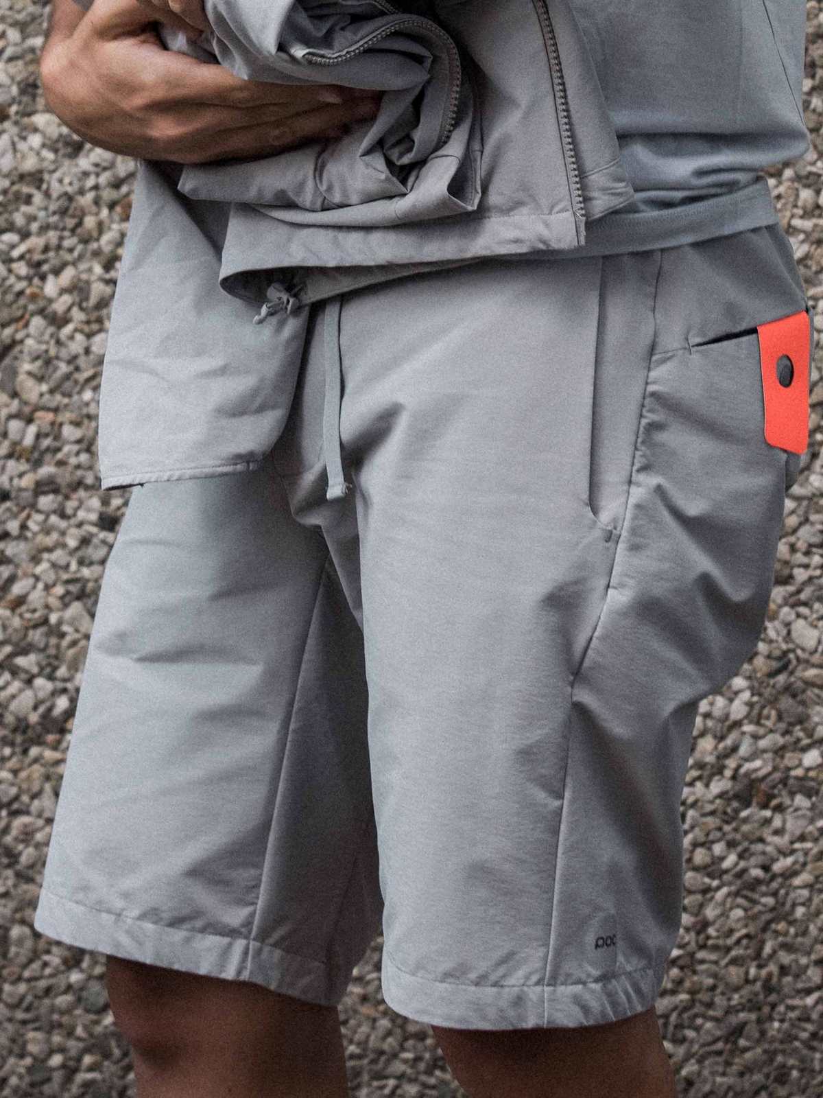 Spodenki POC M'S TRANSCEND - Alloy Grey - Image 3