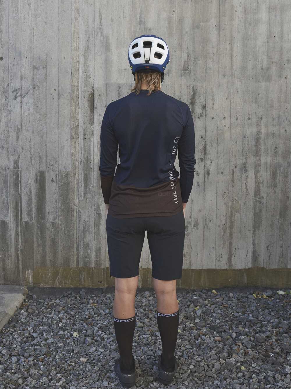 Spodenki damskie POC W's ESSENTIAL ENDURO Shorts - Ur. Black - Image 4