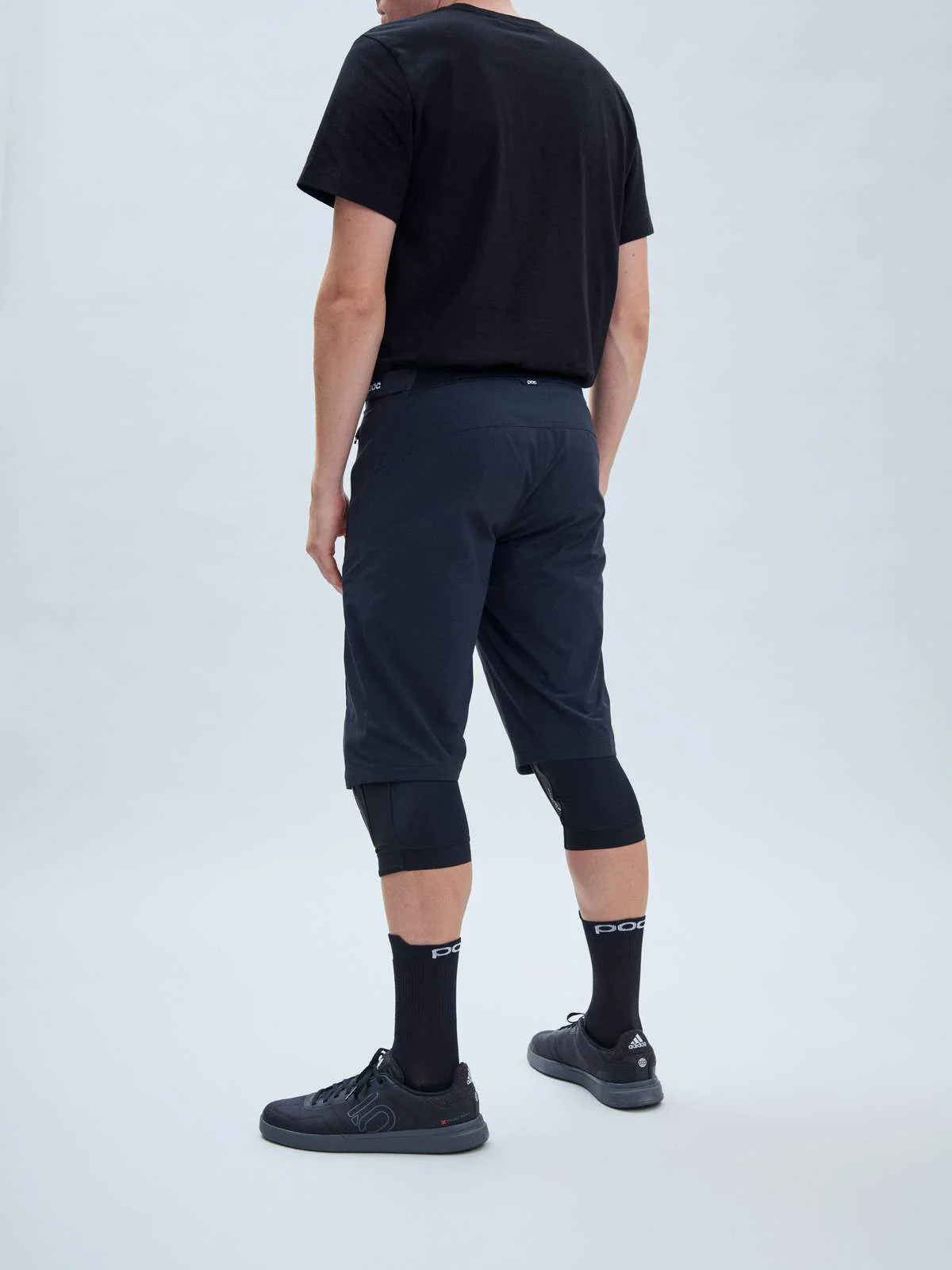 Spodenki rowerowe POC ESSENTIAL ENDURO - Ur. Black - Image 3