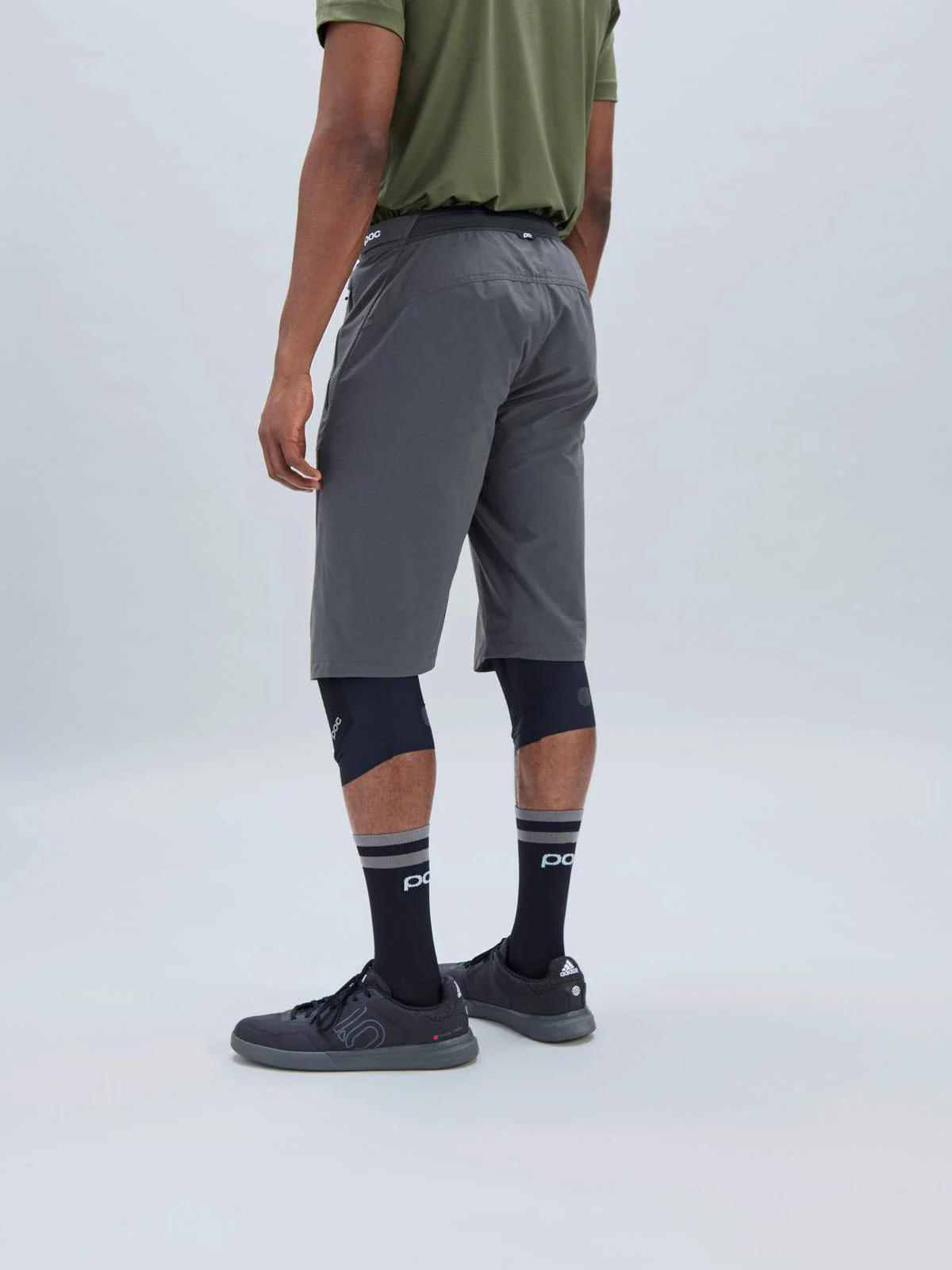 Spodenki rowerowe POC ESSENTIAL ENDURO - Sylv. Grey - Image 4