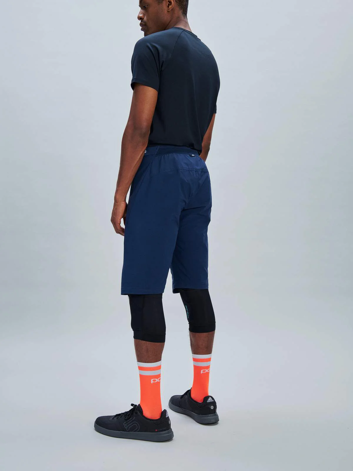 Spodenki rowerowe POC ESSENTIAL ENDURO - Turmaline Navy - Image 3