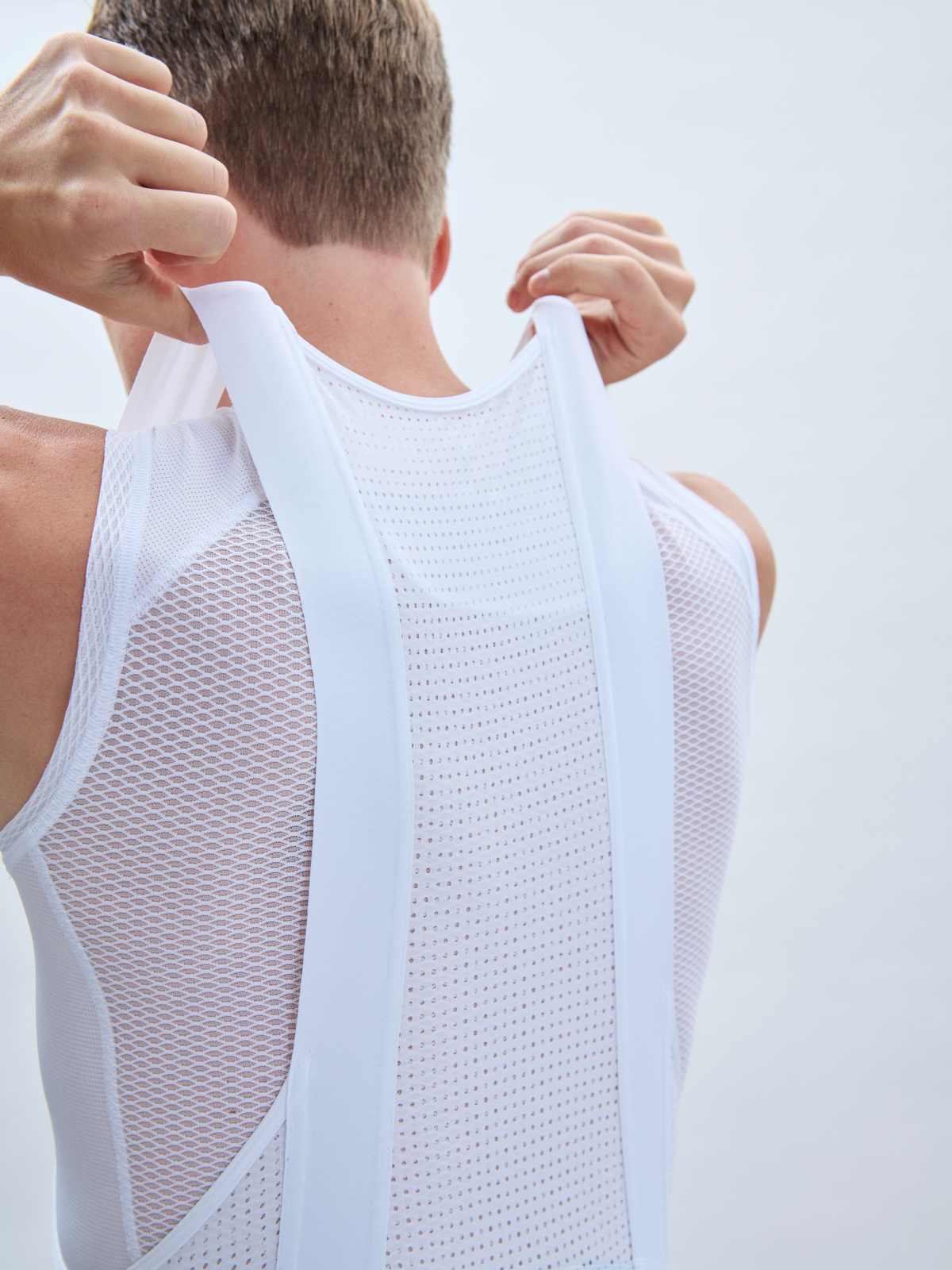 Spodenki rowerowe POC Essential Road VPDs Bib Shorts - Sylvanite Grey/Hydr. White - Image 5