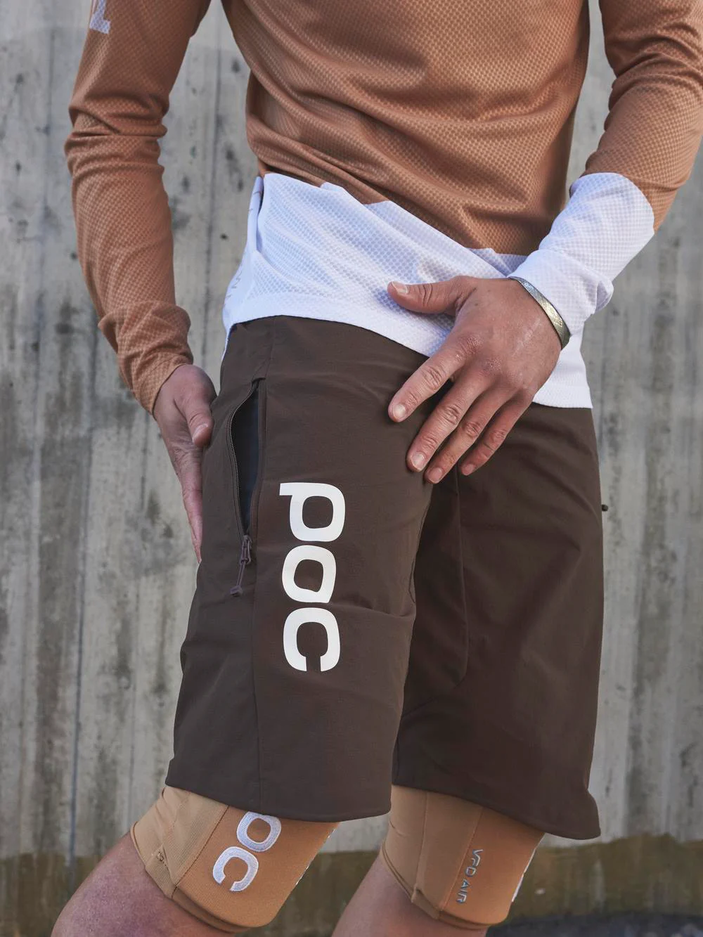 Spodenki rowerowe POC GUARDIAN AIR - Axinite Brown - Image 5