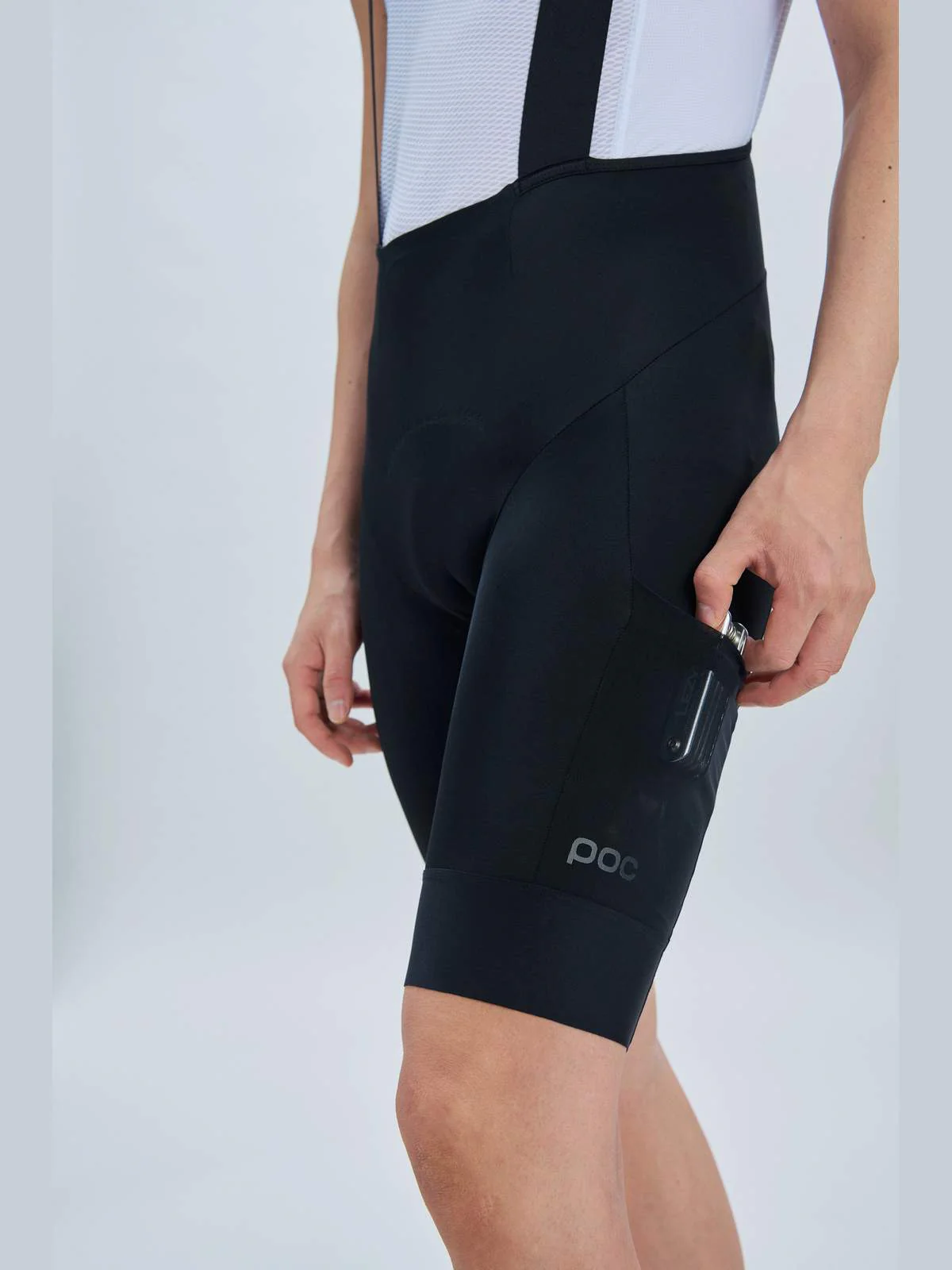 Spodenki rowerowe POC M's Cadence Cargo Bib Shorts - Ur. Black - Image 4