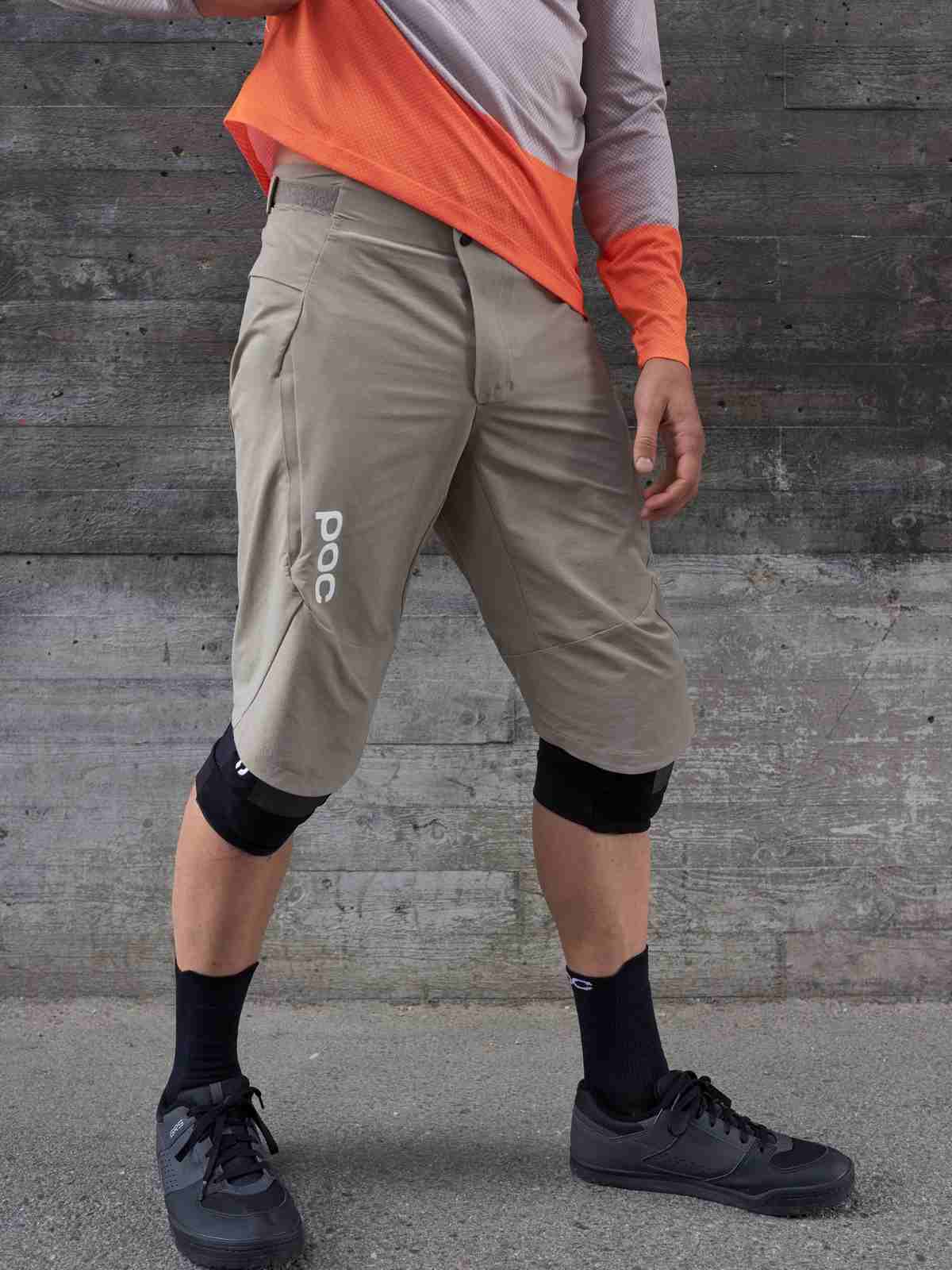 Spodenki rowerowe POC M'S INFINITE ALL MOUNTAIN - Moonstone Grey - Image 2