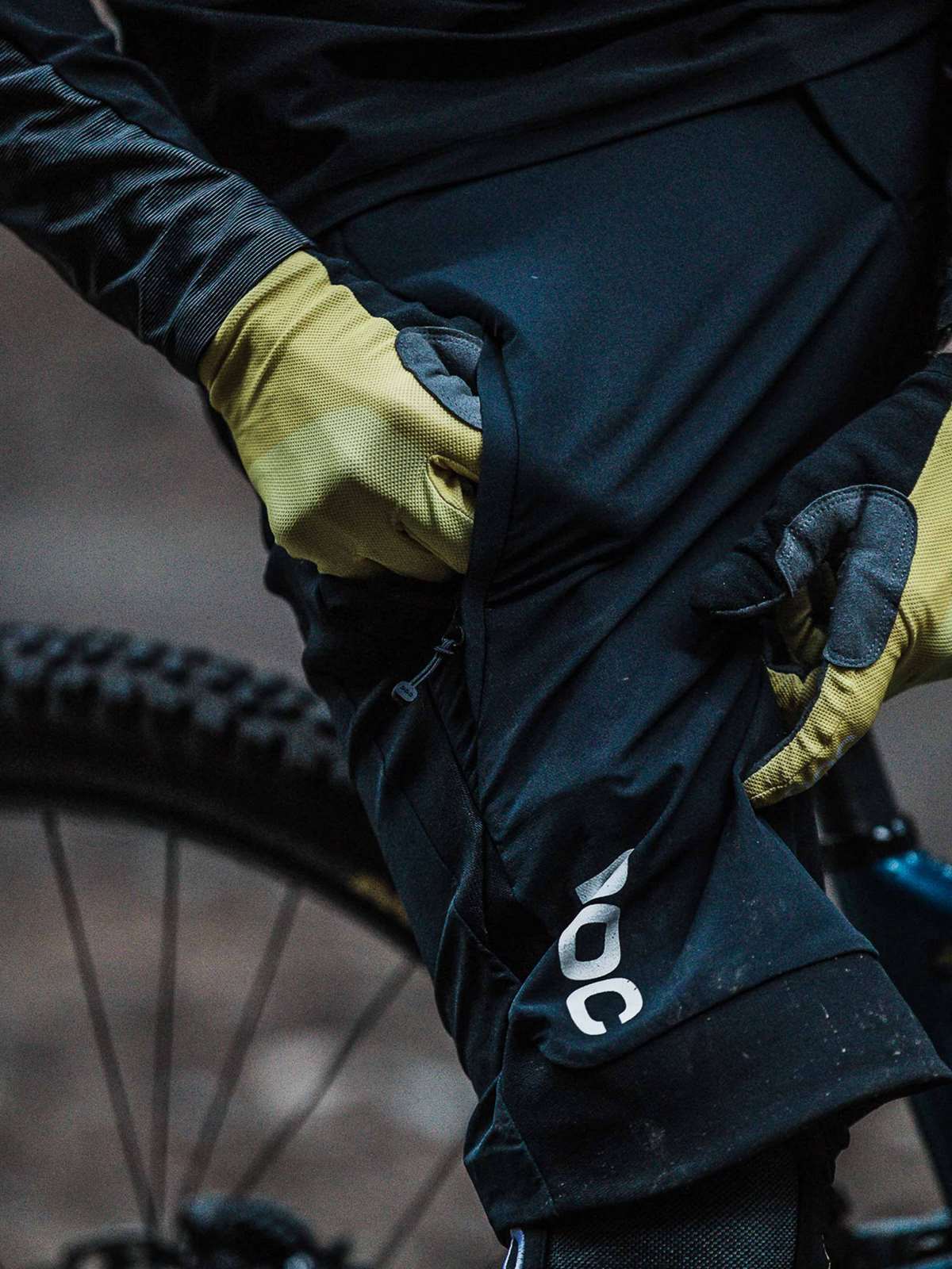 Spodenki Rowerowe POC RESISTANCE PRO DH - Image 2