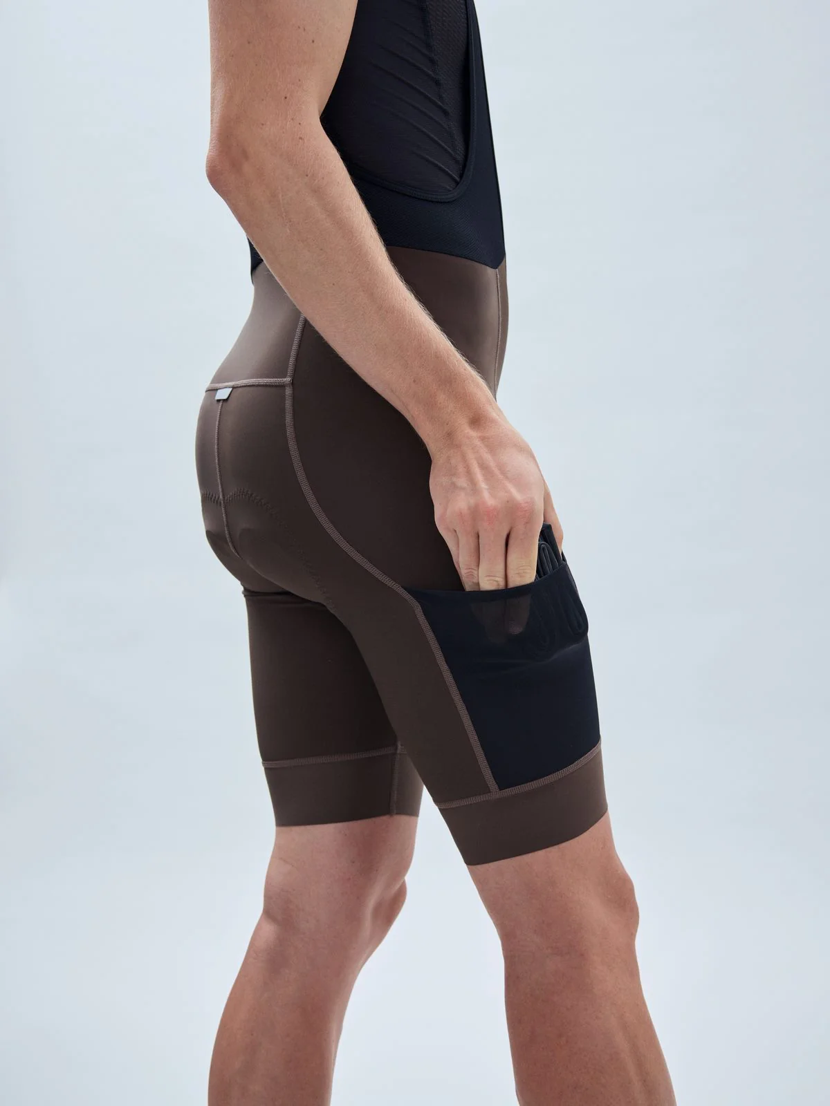 Spodenki rowerowe POC Rove Cargo VPDs Bib Shorts - Axinite Brown - Image 3