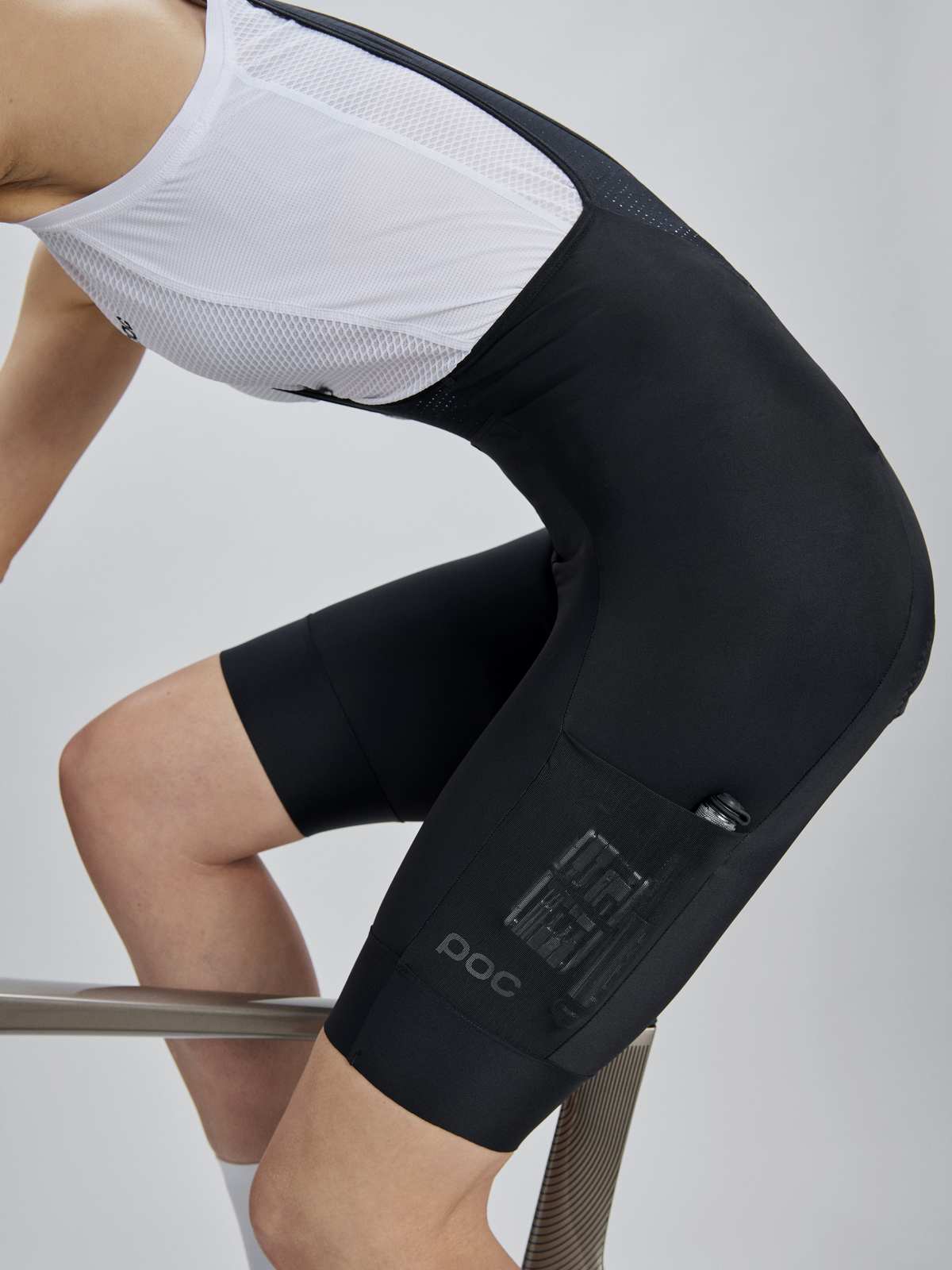 Spodenki rowerowe POC W's Cadence Cargo Bib Shorts - Ur. Black - Image 5