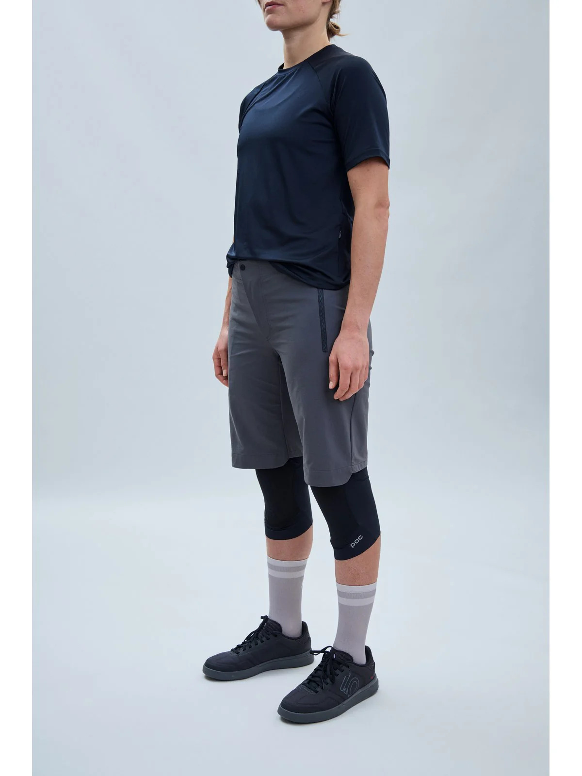 Spodenki rowerowe POC W's Essential Enduro Shorts - Sylvanite Grey - Image 3