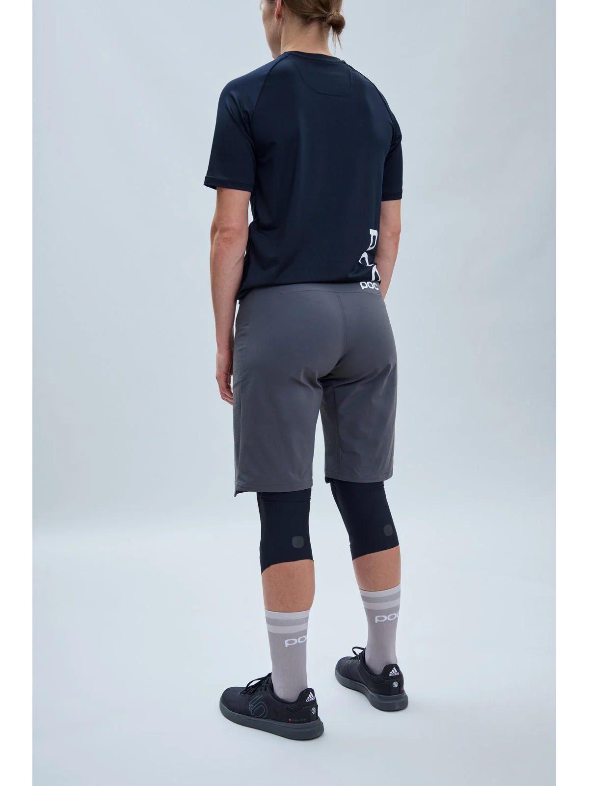 Spodenki rowerowe POC W's Essential Enduro Shorts - Sylvanite Grey - Image 4