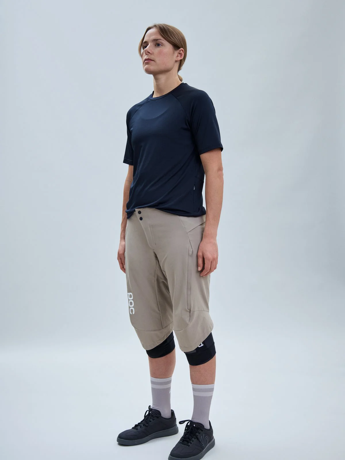 Spodenki rowerowe POC W's Infinite All-mountain Shorts - Moonstone Grey - Image 2