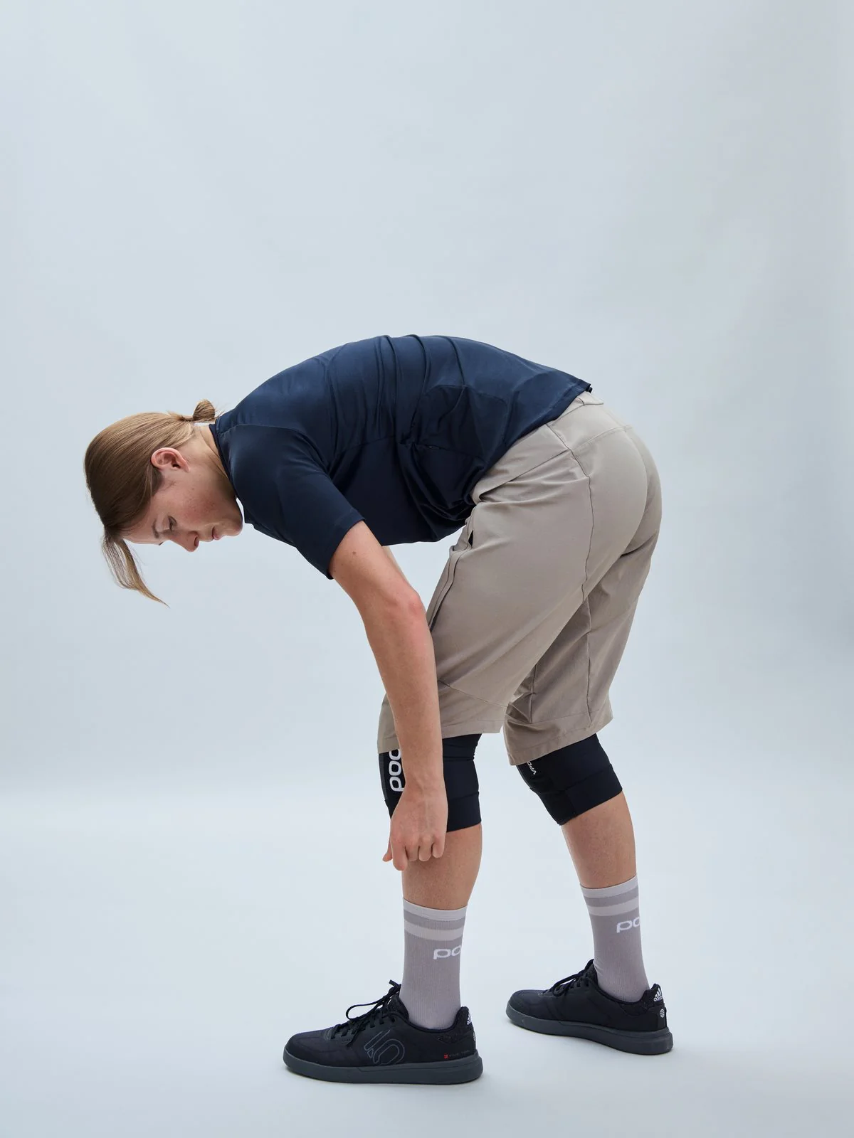 Spodenki rowerowe POC W's Infinite All-mountain Shorts - Moonstone Grey - Image 4