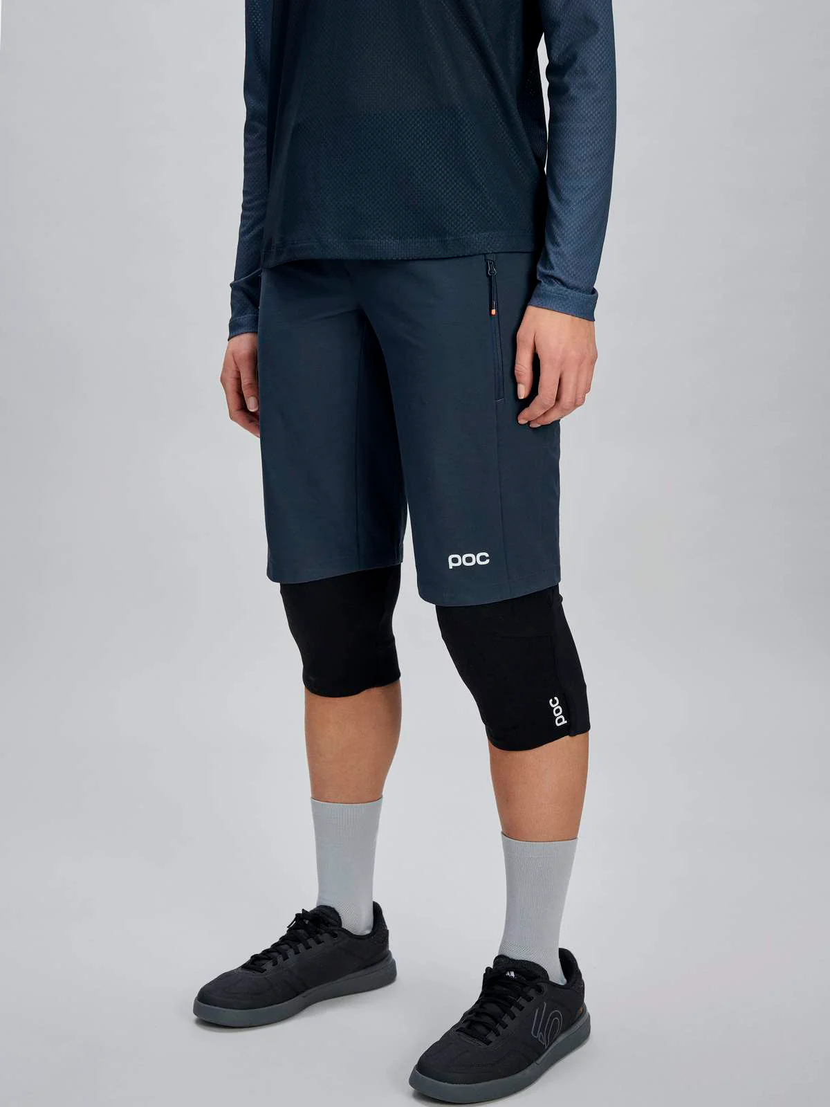 Spodenki rowerowe POC W's Motion Shorts - Apatite Navy - Image 2