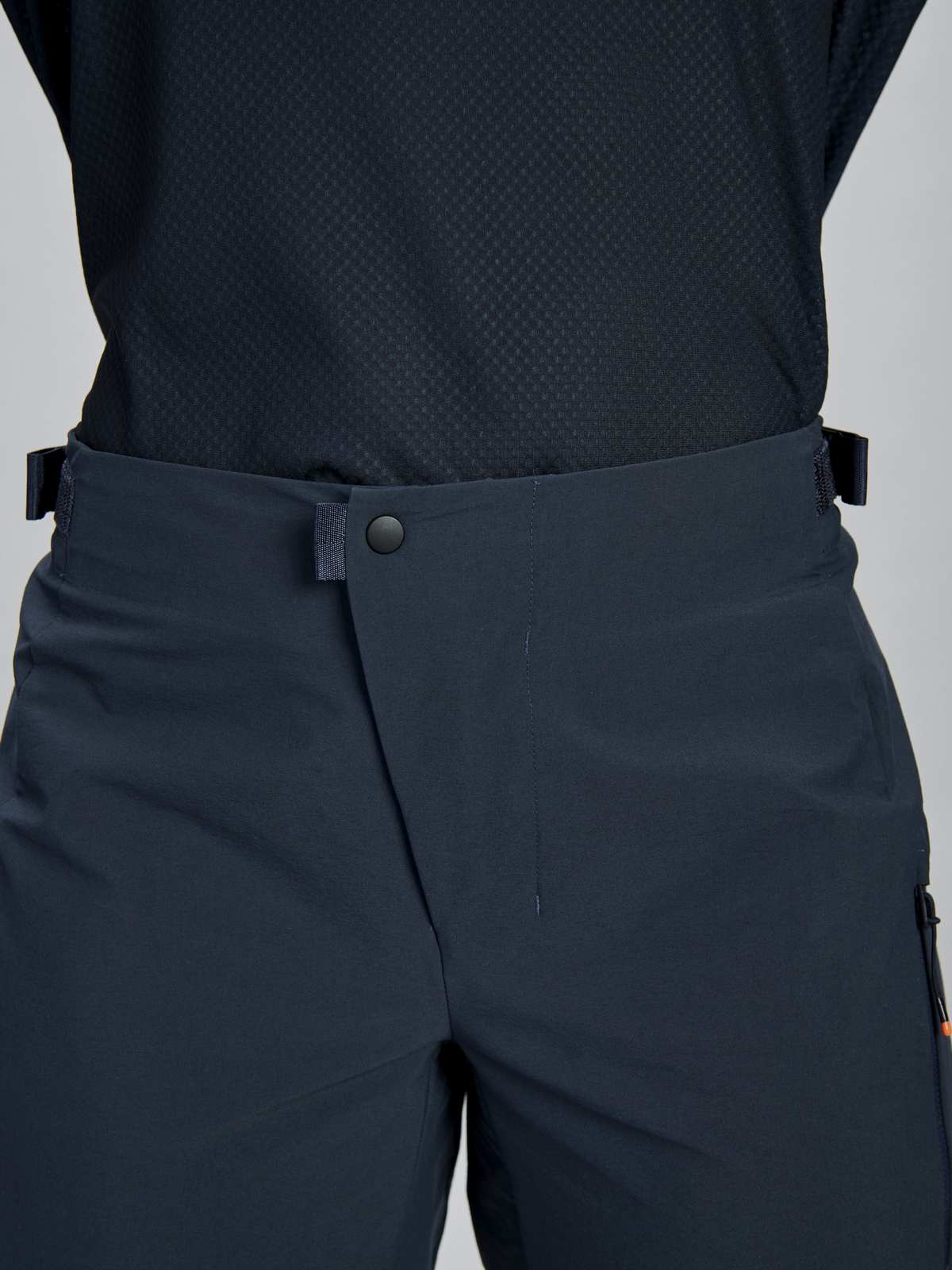 Spodenki rowerowe POC W's Motion Shorts - Apatite Navy - Image 4