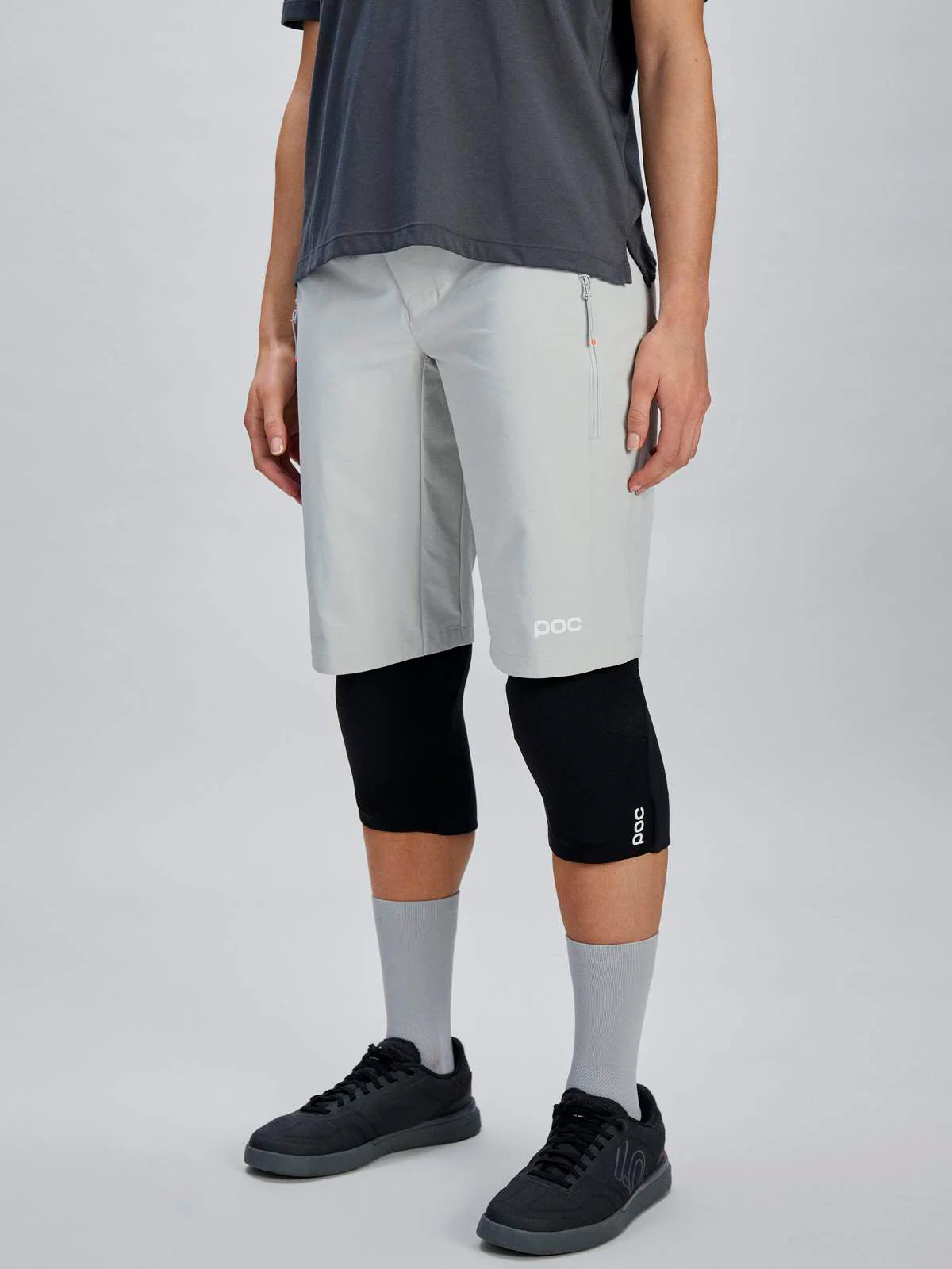 Spodenki rowerowe POC W's Motion Shorts - Granite Grey - Image 2