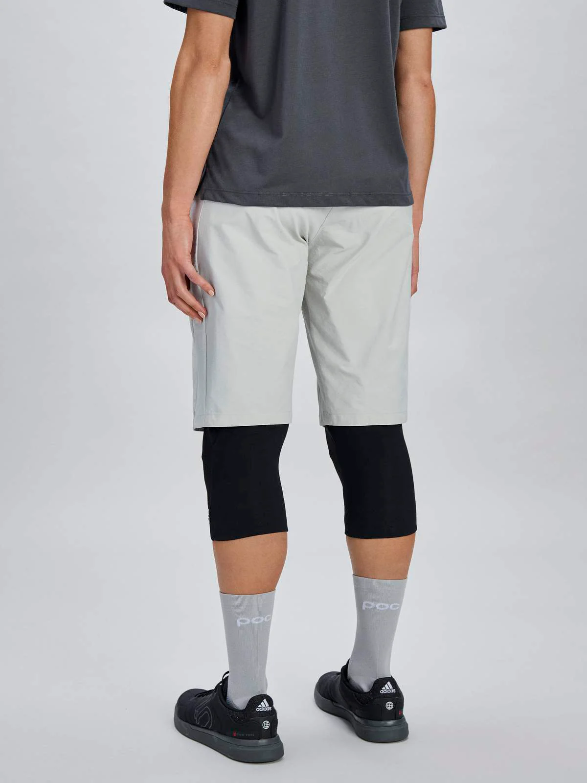 Spodenki rowerowe POC W's Motion Shorts - Granite Grey - Image 3