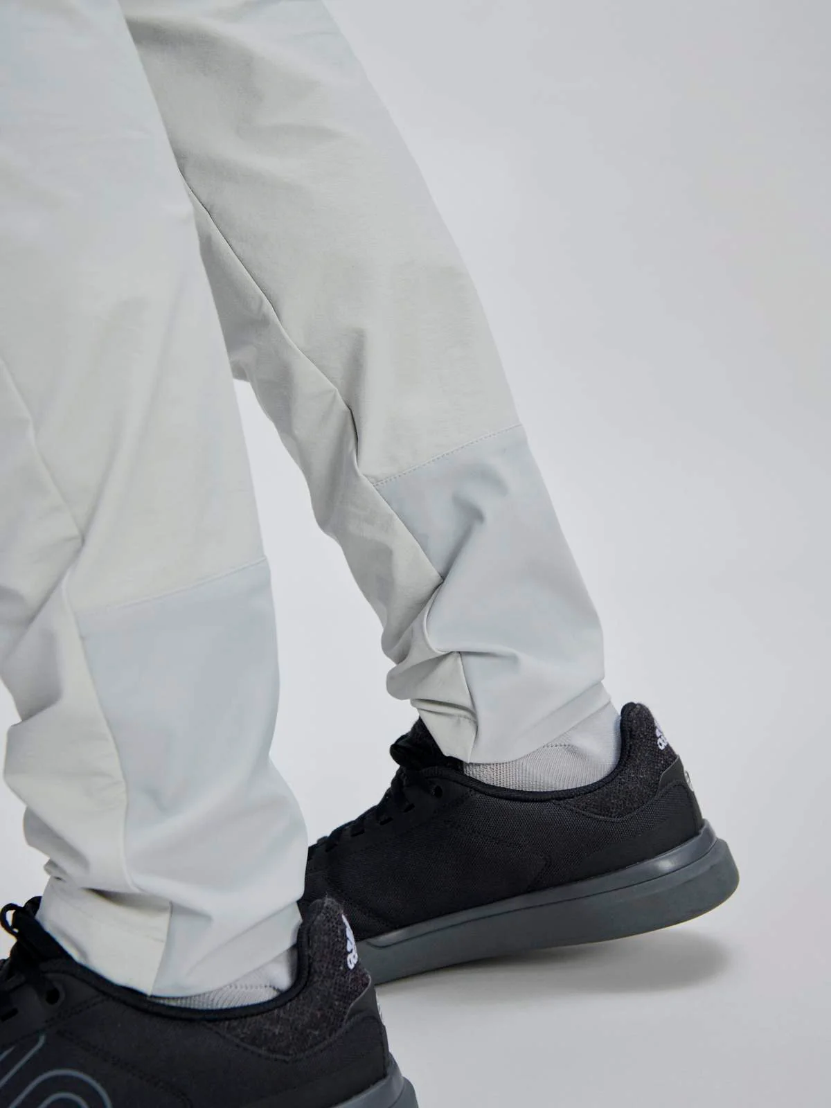 Spodnie rowerowe POC W's Motion Pants - Granite Grey - Image 6